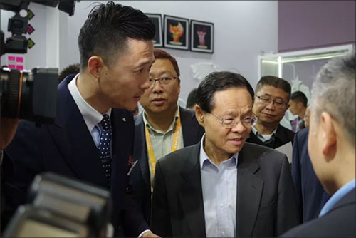 广西壮族自治区主席陈武率广西政府代表团参观理光展区